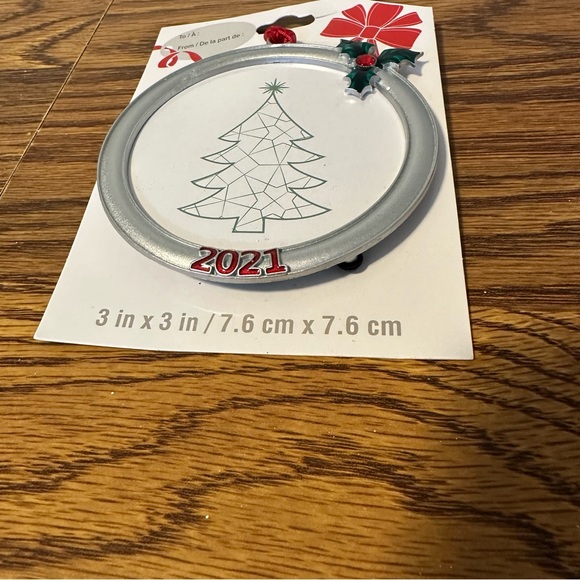 2021 Ornament Picture Frame | Round Silver Frame with Holly Red Ribbon x3 - Picture 4 of 5